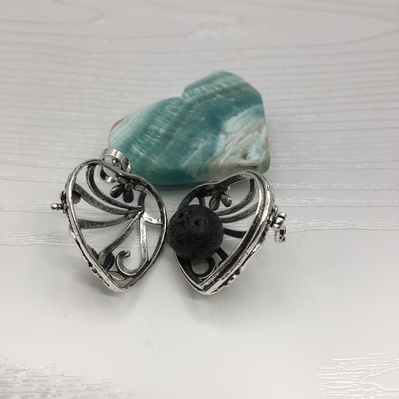 Heart & Flower Aromatherapy Silver tone Locket.  Lava stone included. - Picture 2 of 2